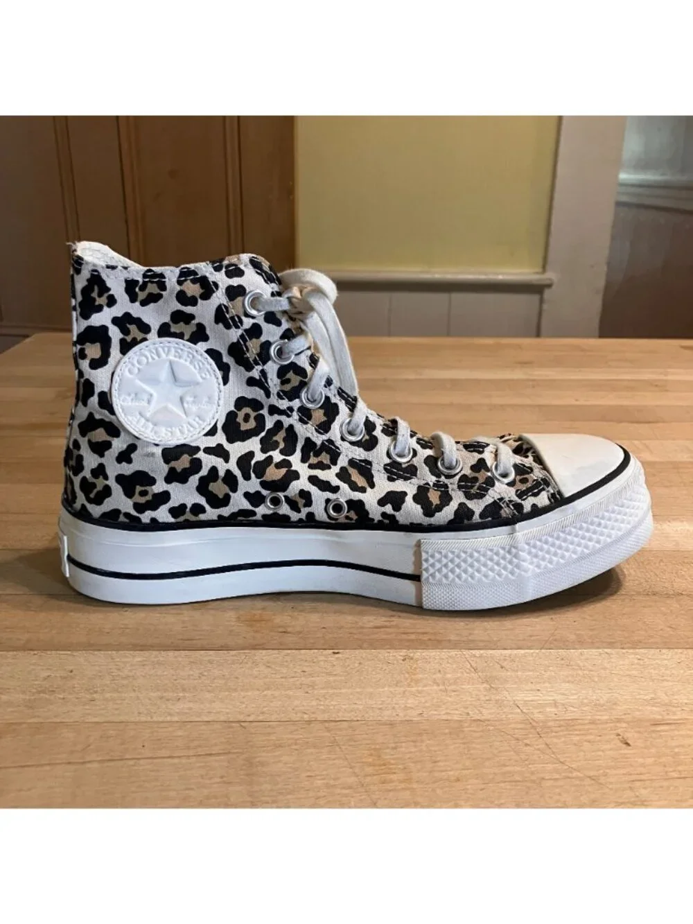 Converse  Womens Leopard Lift Platform Hi Top Sneakers Size 8.5 White SP EXC